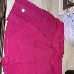 Size 4 lulu lemon skirt. Never worn